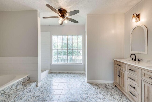 Building Photo - 11407 Rocky Mill Dr
