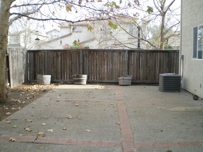 Building Photo - Natomas 4bd/2.5bth Single Family Home