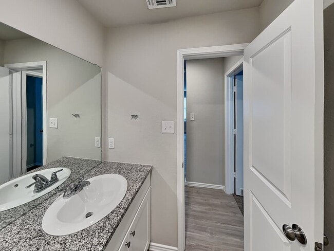 Building Photo - 7218 Avila Vis