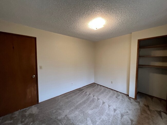 Building Photo - Thurston Charm