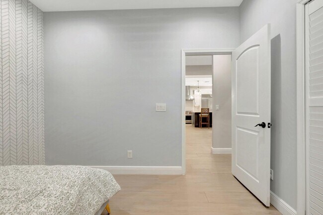 Building Photo - 1050 Delray Lakes Dr