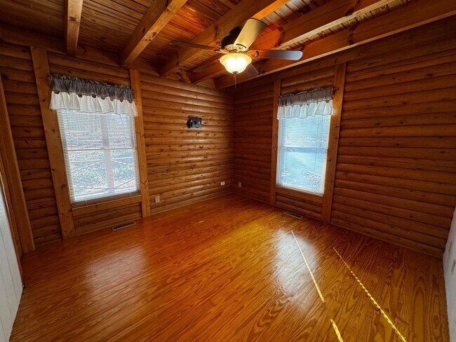 Building Photo - 257 Kim St