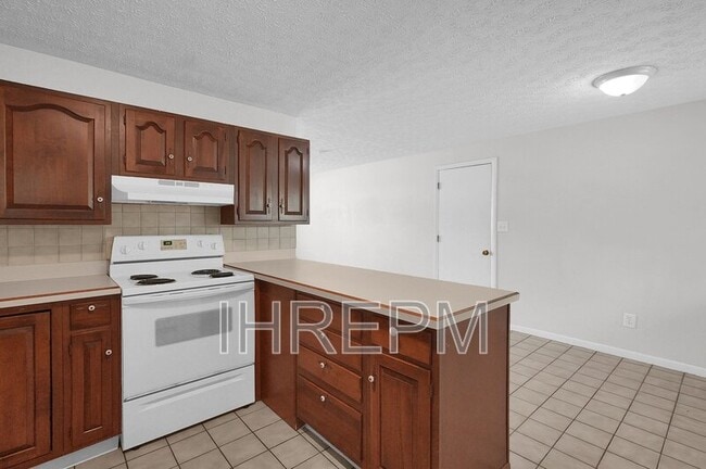 Building Photo - 6403 Roselawn Ave
