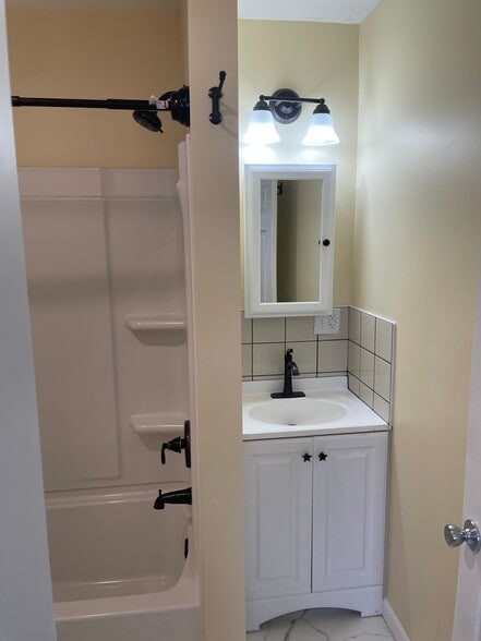 Building Photo - 1574 Montgomery Ave