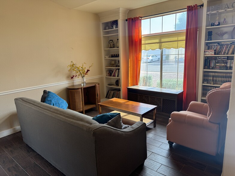 Building Photo - 10322 W San Juan Ave