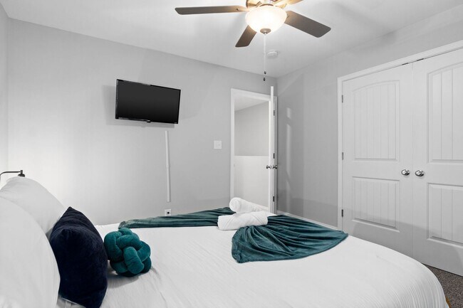 Building Photo - Modern Comforts in Clarksville – Stylish 2...