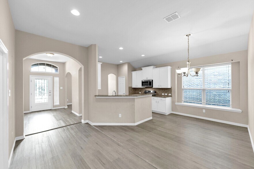 Building Photo - 5760 Sapphire Pool Trail