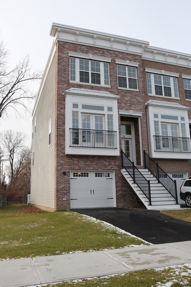 Primary Photo - 70 Belvidere Ave