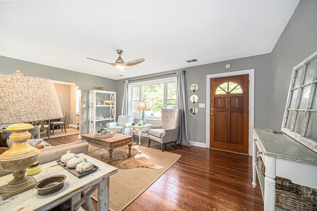 Building Photo - 5112 Victoria Ave