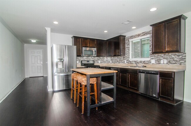 Building Photo - 15335 Hope Shadow Ct
