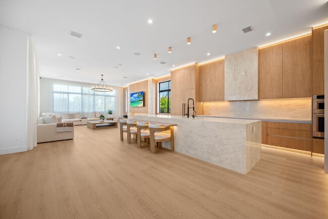 Building Photo - 5735 SW 104th Terrace