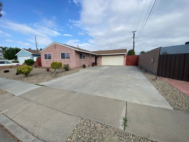 Building Photo - Updated 3 Bedroom Cypress House w/ Office ...