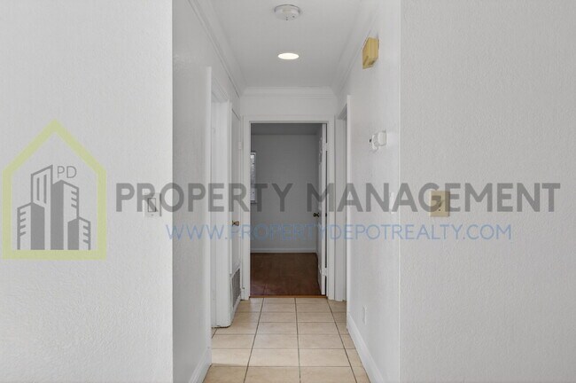 Building Photo - 8991 Fox Creek Dr