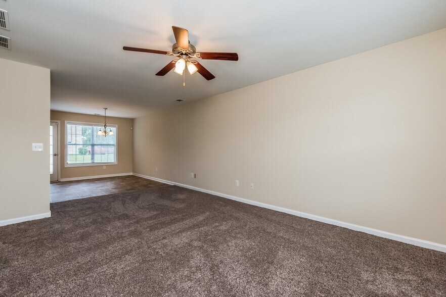 Building Photo - 5792 Castlebrook Dr