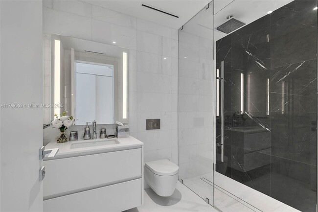 Building Photo - 300 Biscayne Blvd Way