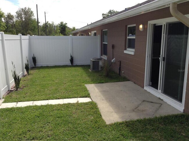 Building Photo - 1115 Royal Palm Ave