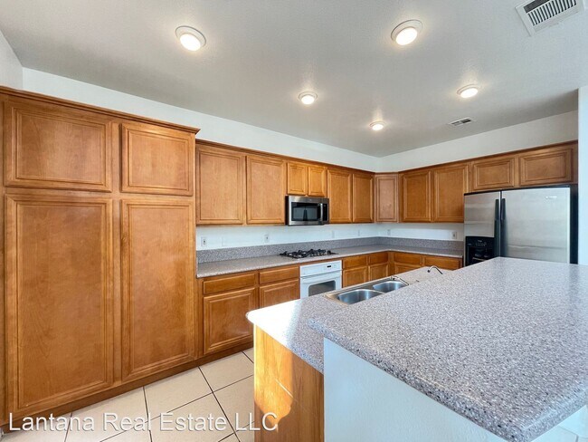Building Photo - 5 br, 2.5 bath House - 1581 Boundary Peak Way