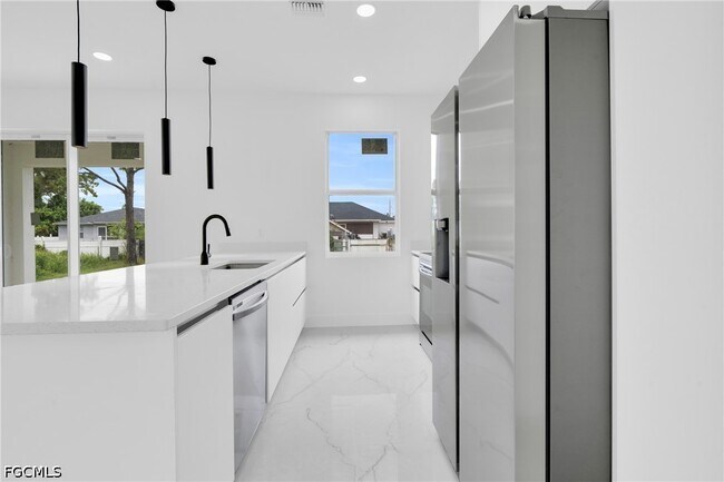 Building Photo - 2614 19th St W