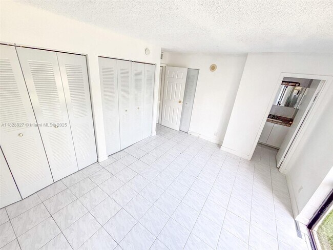 Building Photo - 17021 N Bay Rd