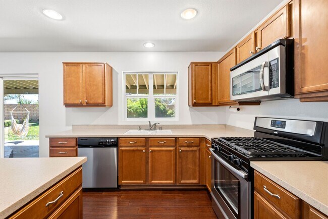 Building Photo - 4 bedrooms / 3 bathroom OPEN floor plan HOUSE for rent in LANCASTER