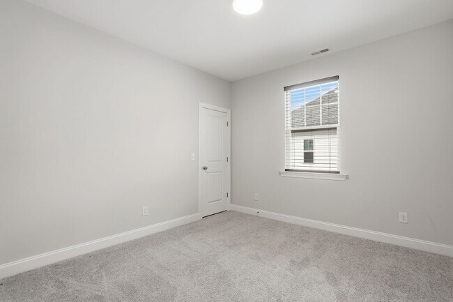 Building Photo - BEAUTIFUL 4 bedroom home, AVAILABLE NOW!