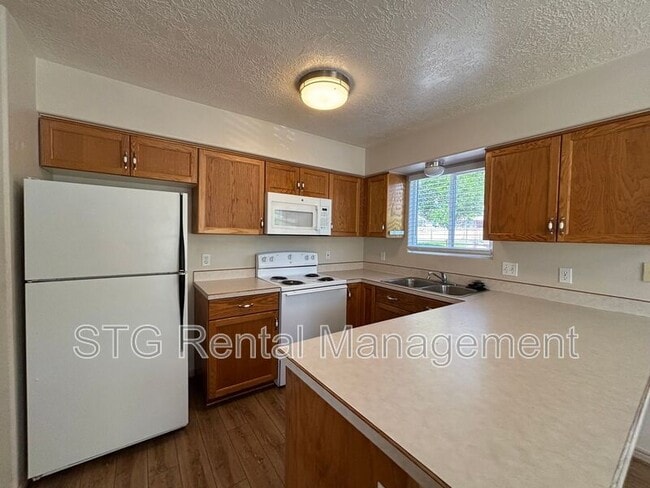 Building Photo - 425 E 1050 S
