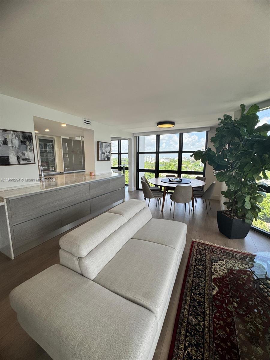 Building Photo - 1865 Brickell Ave