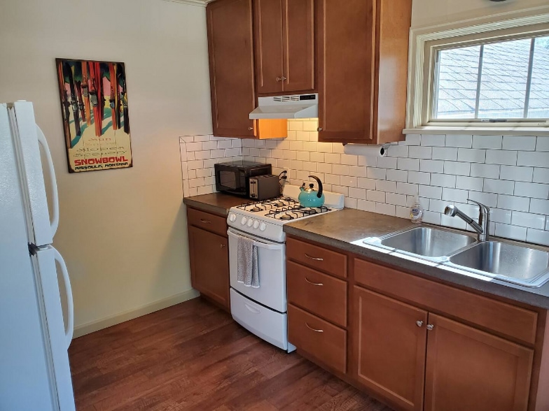 Building Photo - 1007 Poplar St