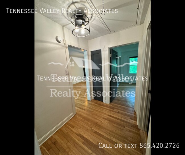 Building Photo - 3919 Beverly Pl