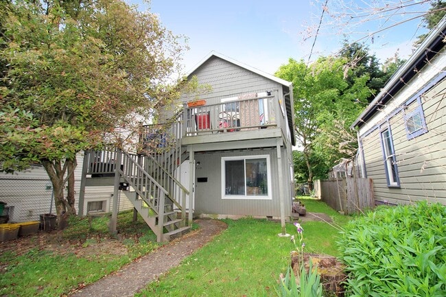 Building Photo - 548 NE Tillamook St