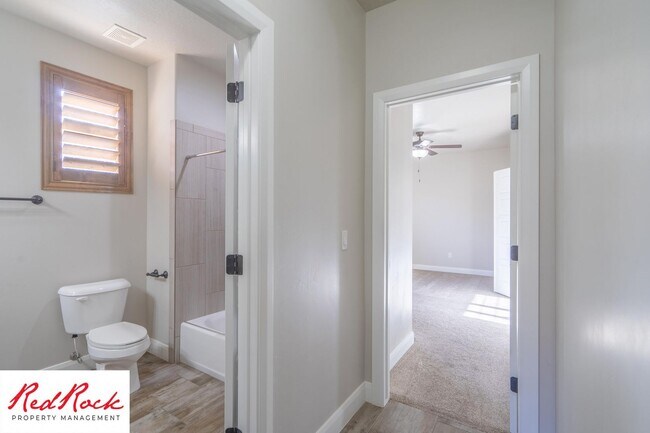 Building Photo - Pet-Friendly 3 Bedroom Home In A Great Neighborhood