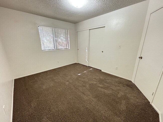 Building Photo - West Lancaster Apartment