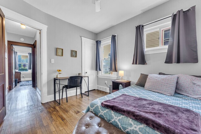 Building Photo - 10617 Bernard Ave