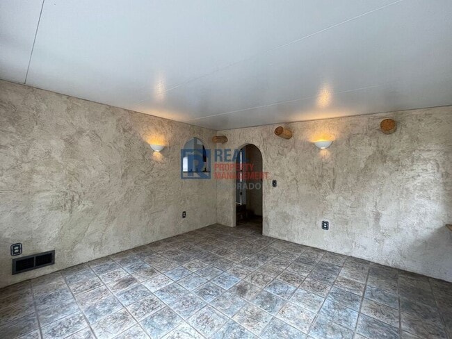 Building Photo - 4945 Marabou Way