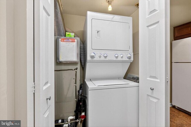 Building Photo - 406 Margit Ct