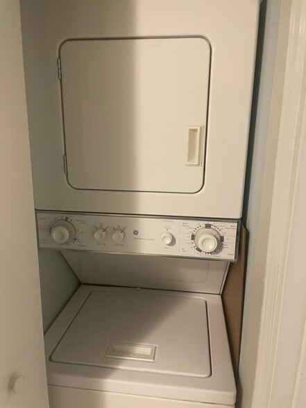 Washer/Dryer - 6822 Glenridge Dr