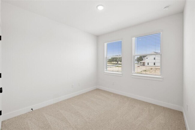 Building Photo - 1608 Kit Cir