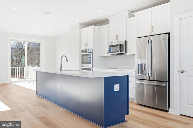 Building Photo - 1017 Venifena Terrace SE