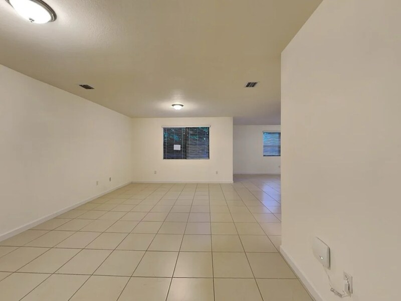 Building Photo - 124 SE 35 Ave