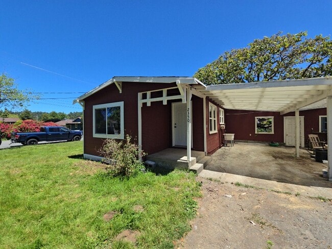 Building Photo - Studio cottage near Cal Poly Humboldt offers remodeled interior