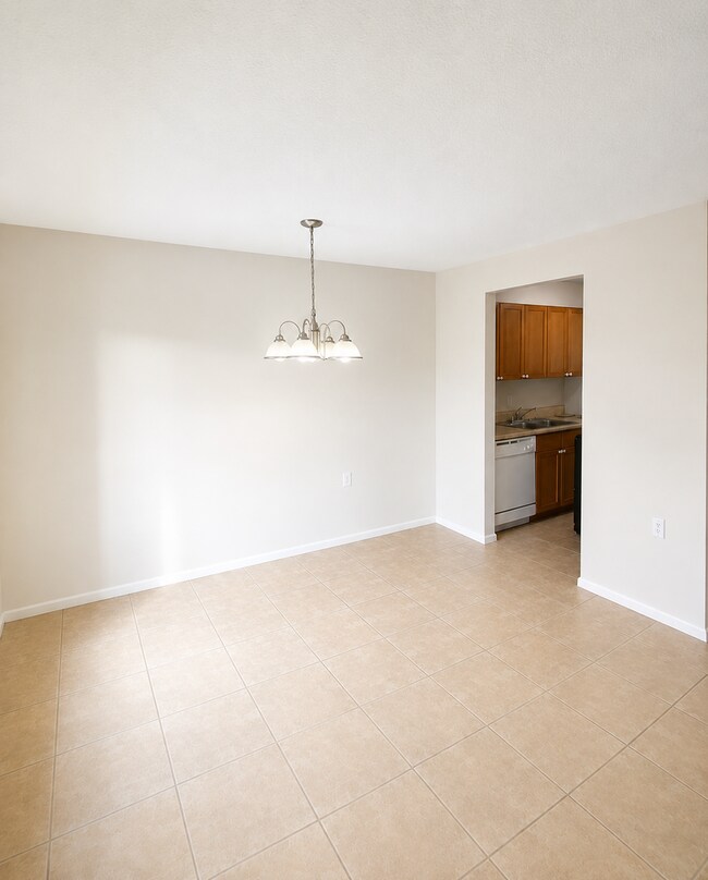 Building Photo - 2 bedroom, 1 bath condo GREAT DEAL