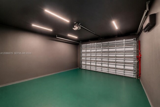 Building Photo - 1011 W 48th St