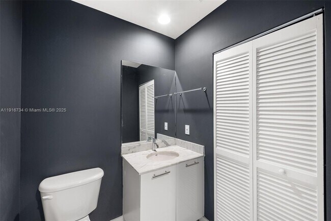 Building Photo - 950 Brickell Bay Dr