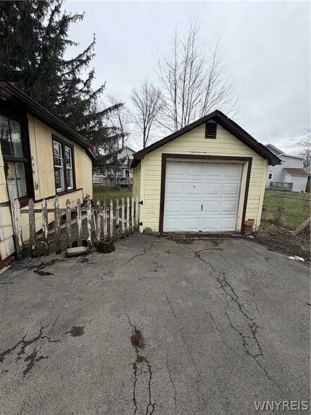 Building Photo - 22 Works Pl