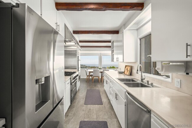 Building Photo - 7201 Country Club Dr