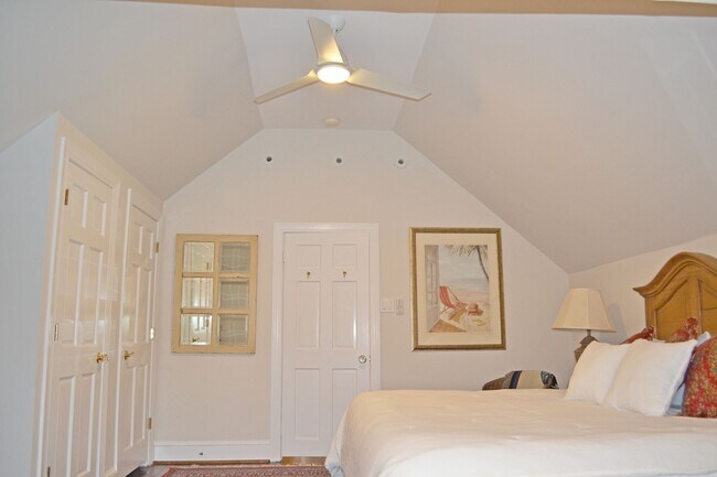 Building Photo - 16 S Somerset Ave