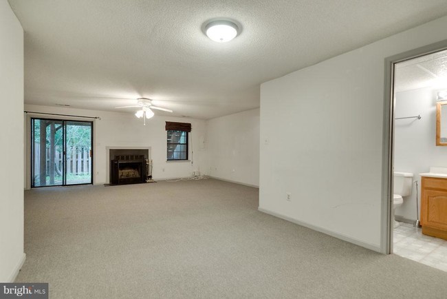 Building Photo - 7608 Southern Oak Dr