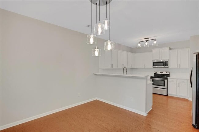 Building Photo - 212 Madison Ave