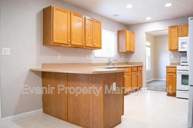 Building Photo - 1142 Deercreek Dr