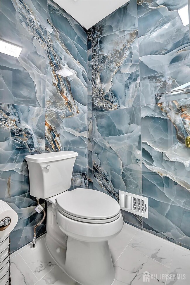 Building Photo - 10 Sawgrass Ct